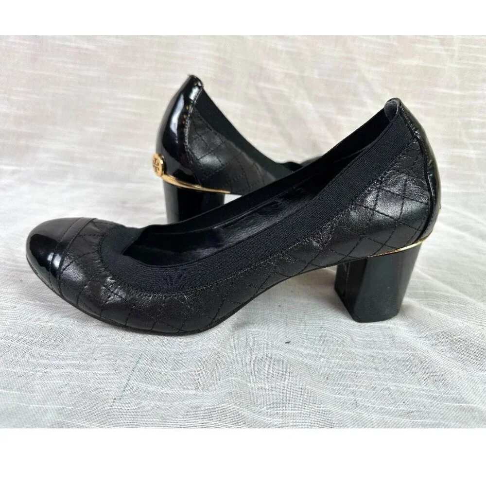 Tory Burch Carrie Quilted Soft Patent Toe Cap Block Heel Pumps Gold Black Sz 8.5